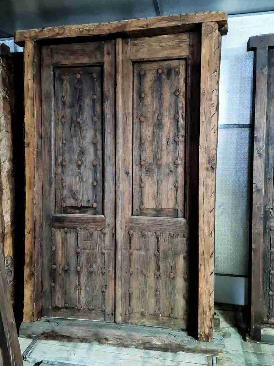 Ventanal de madera antiguo